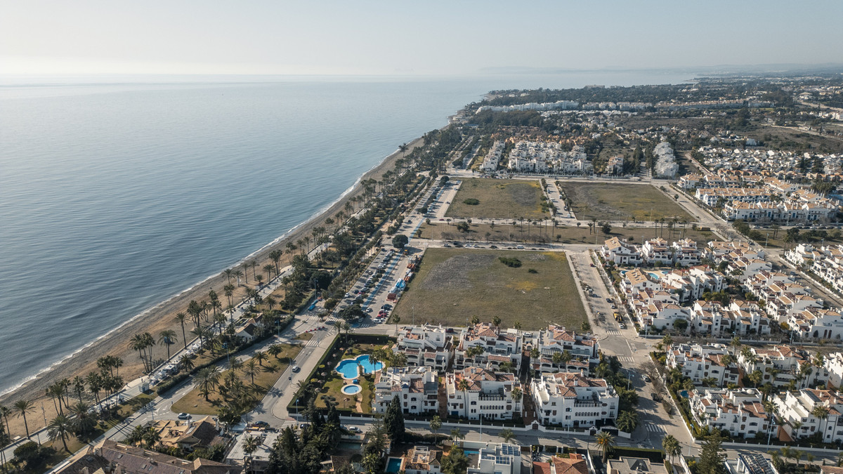 e7b0c9543755d8b72c48a09e1a8d0e01 - 1