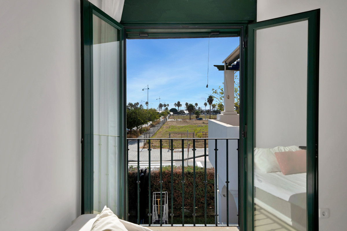 e7b0c9543755d8b72c48a09e1a8d0e01 - 25