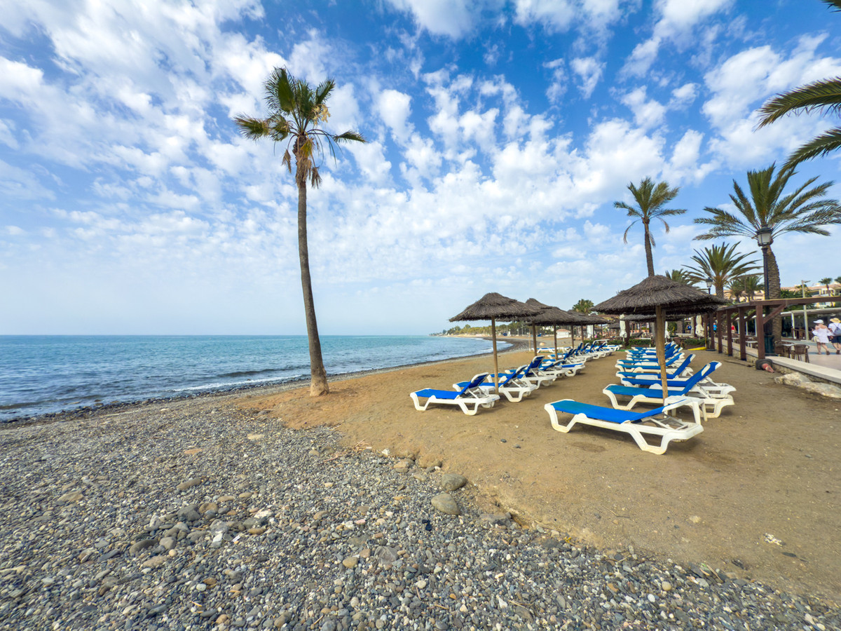 e7b0c9543755d8b72c48a09e1a8d0e01 - 30