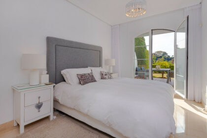 e7b3ea332461863108861386b7c5c056 - 11