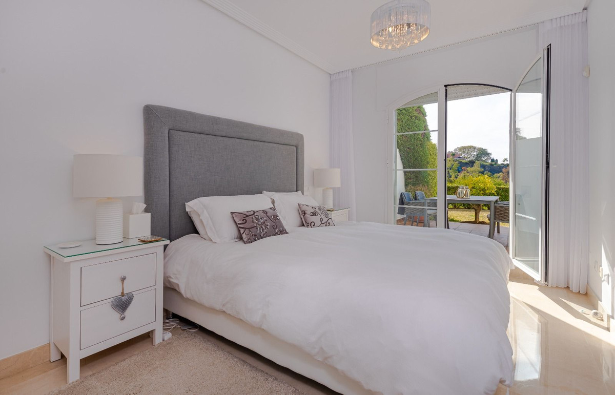 e7b3ea332461863108861386b7c5c056 - 11