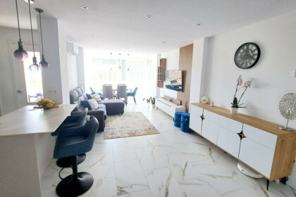 e8b6d2a33e4822c70145bd0c6279a53a - 1