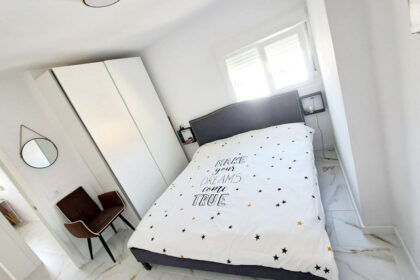 e8b6d2a33e4822c70145bd0c6279a53a - 13