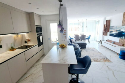 e8b6d2a33e4822c70145bd0c6279a53a - 14