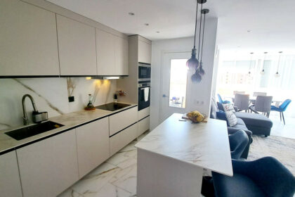 e8b6d2a33e4822c70145bd0c6279a53a - 15