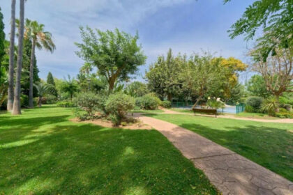 e8e33a36dbaa2e29620fa384c5b6e970 - 19