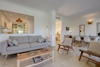 e8e9a4700aaee15b0cc1a395e88e8200 - 1