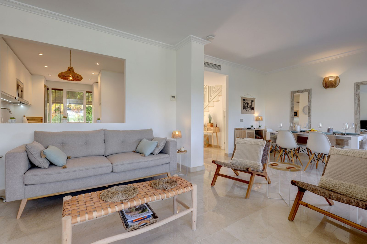 e8e9a4700aaee15b0cc1a395e88e8200 - 1