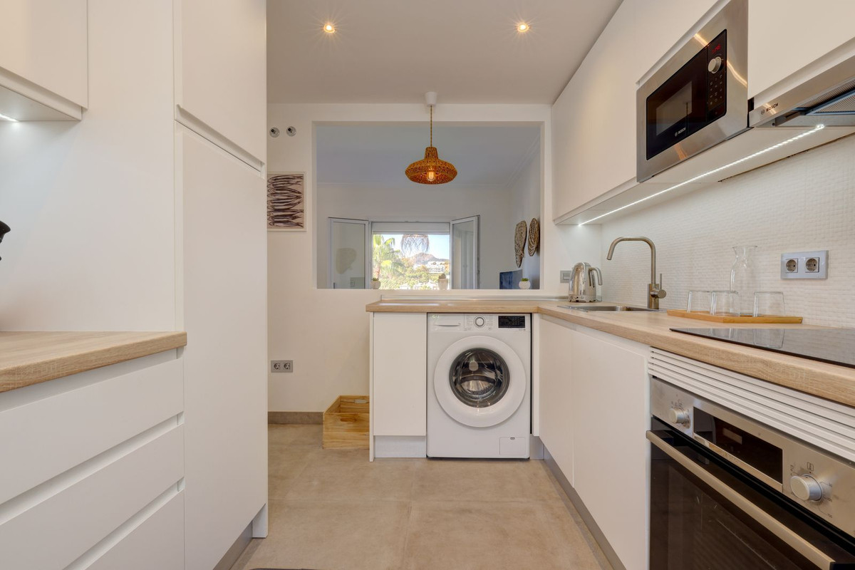 e8e9a4700aaee15b0cc1a395e88e8200 - 12