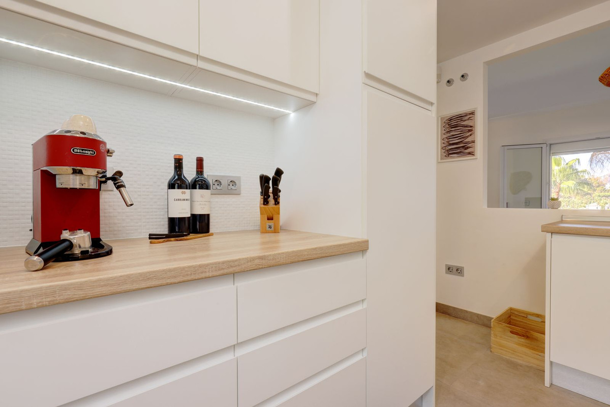 e8e9a4700aaee15b0cc1a395e88e8200 - 13