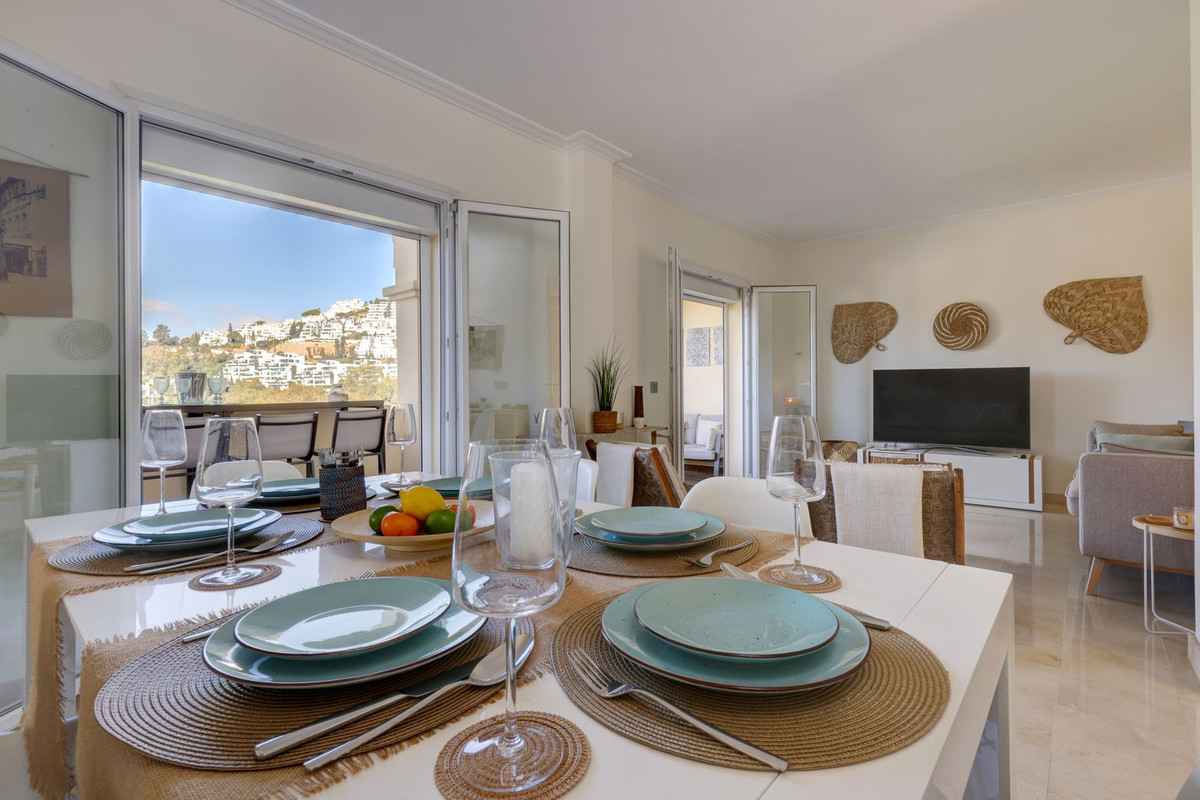 e8e9a4700aaee15b0cc1a395e88e8200 - 14