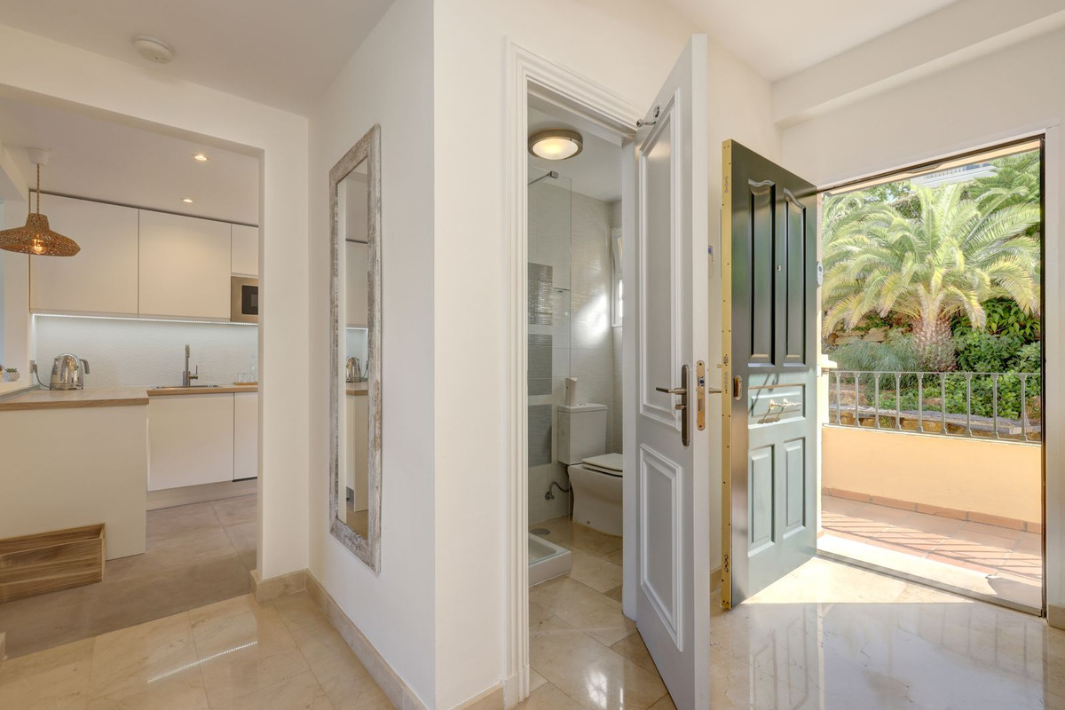 e8e9a4700aaee15b0cc1a395e88e8200 - 23