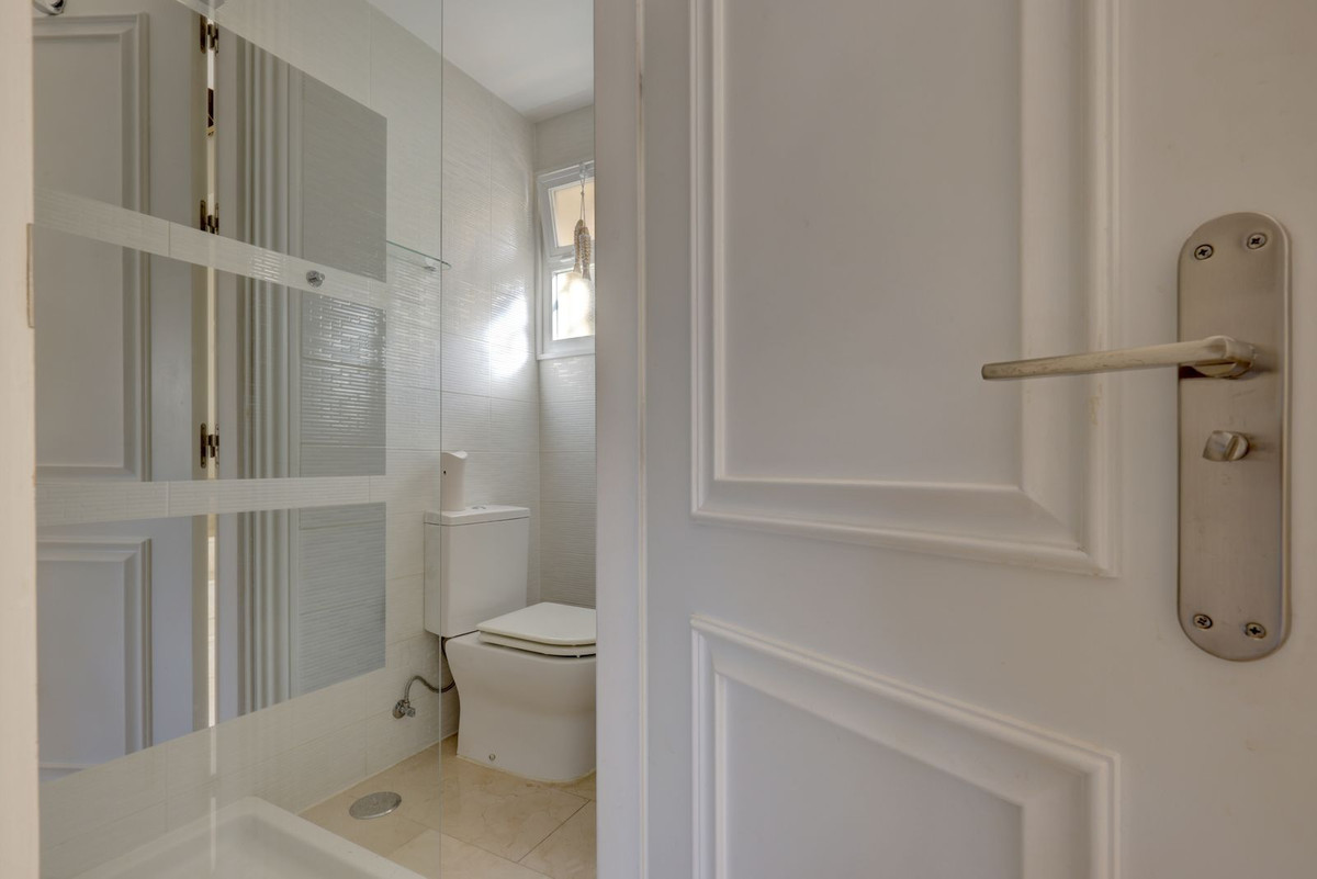 e8e9a4700aaee15b0cc1a395e88e8200 - 24