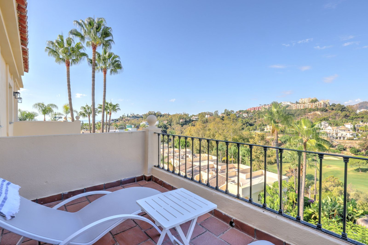 e8e9a4700aaee15b0cc1a395e88e8200 - 33