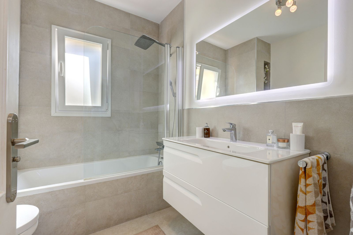 e8e9a4700aaee15b0cc1a395e88e8200 - 36