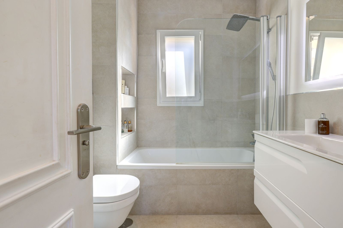 e8e9a4700aaee15b0cc1a395e88e8200 - 38