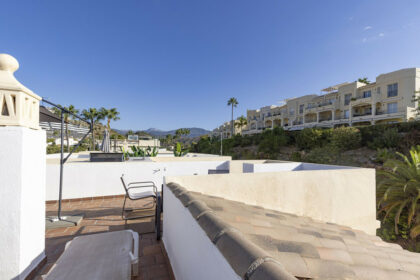 e8e9a4700aaee15b0cc1a395e88e8200 - 53