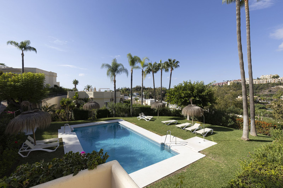 e8e9a4700aaee15b0cc1a395e88e8200 - 56