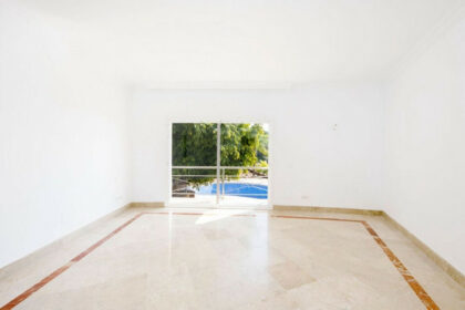 e9ba79aea4ad2e97371755142bf3f501 - 17