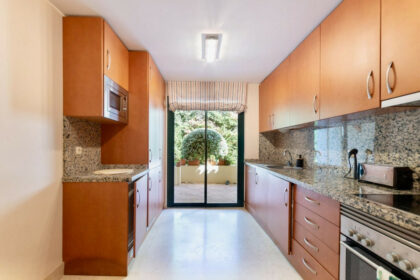 eb978d13dea97afd0fc82f0b37d43b51 - 12