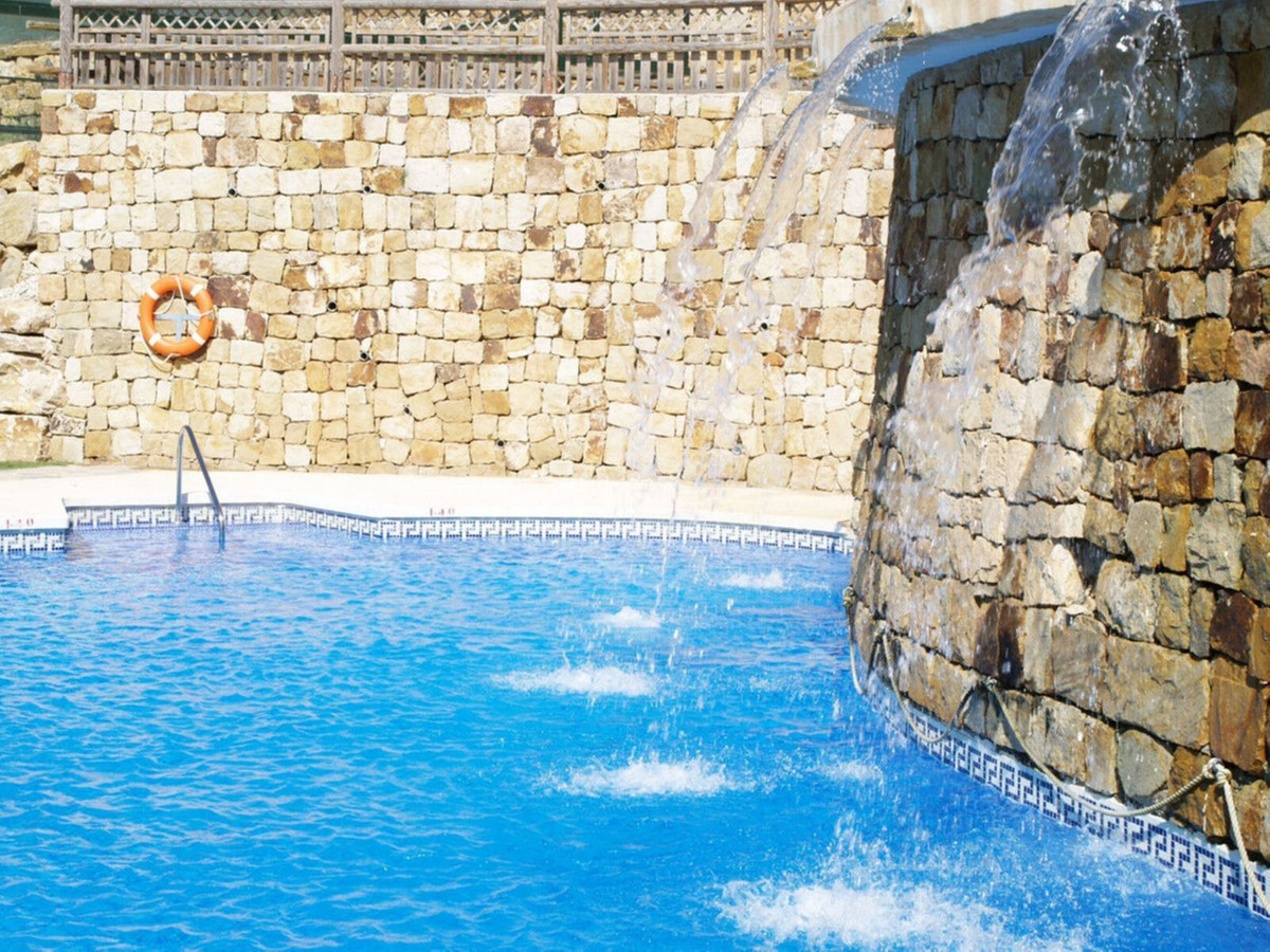 ec4c3d67075a421502100dc4094f6a29 - 12