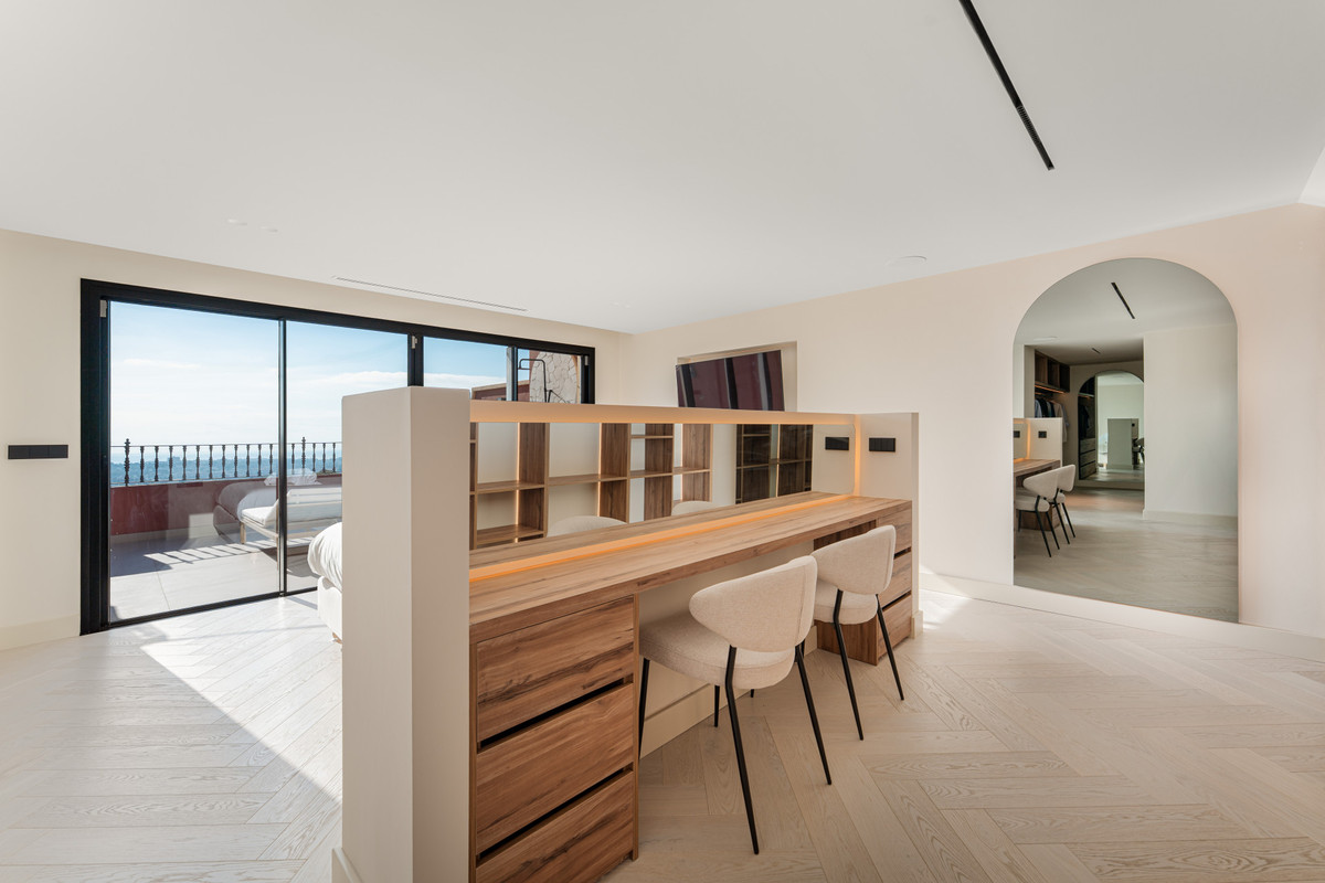 ed124c580a7903cd04f3d7c2f6cb45e4 - 10