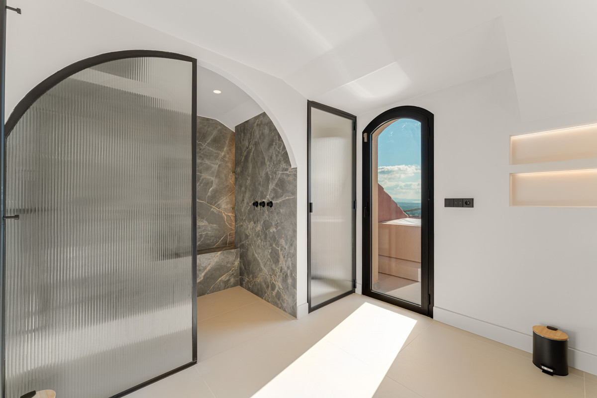 ed124c580a7903cd04f3d7c2f6cb45e4 - 14