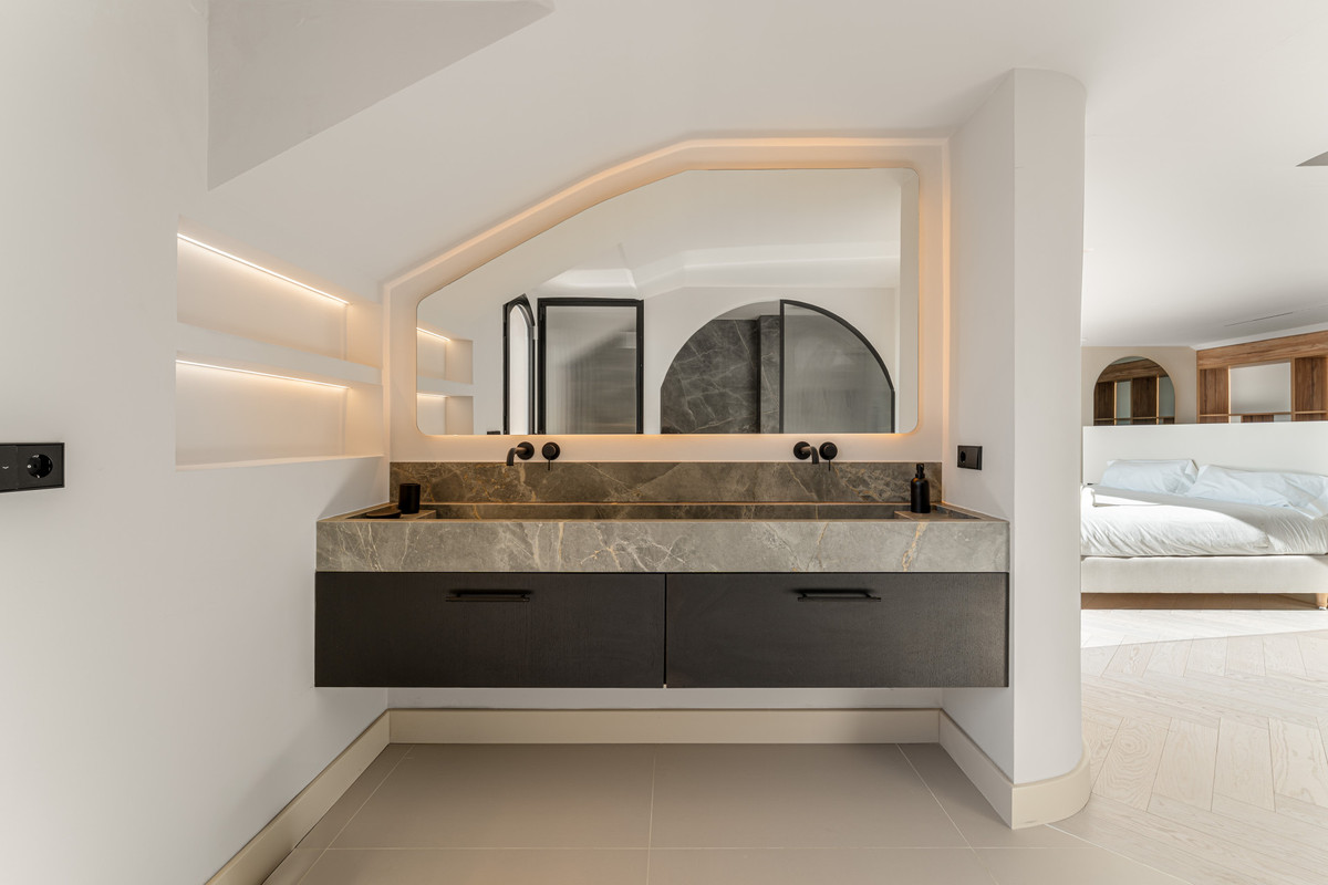 ed124c580a7903cd04f3d7c2f6cb45e4 - 16