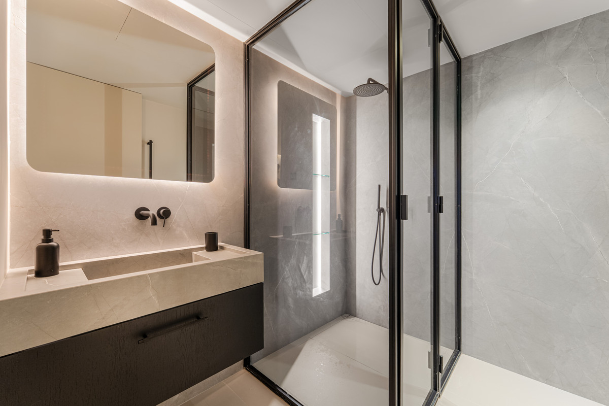 ed124c580a7903cd04f3d7c2f6cb45e4 - 18