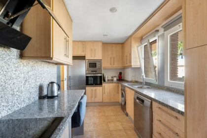 ed42877dfd73fe334d872123fa247adf - 9