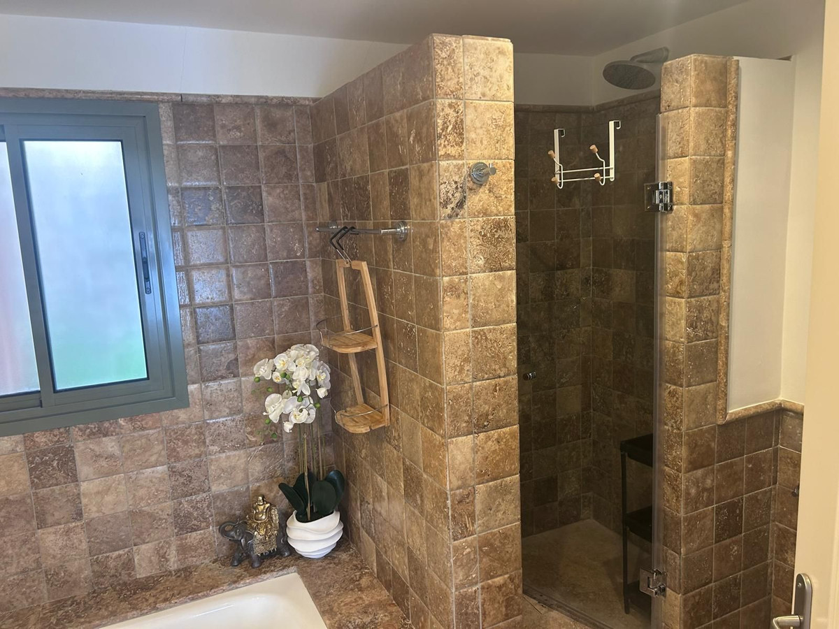 ed995080f67d043a227bd38664786cd1 - 22