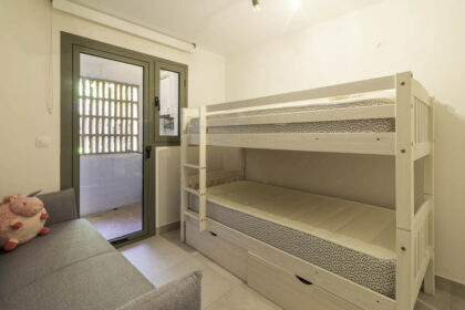 f0951fb37564f3d1cbff0bdbd526cb8f - 13