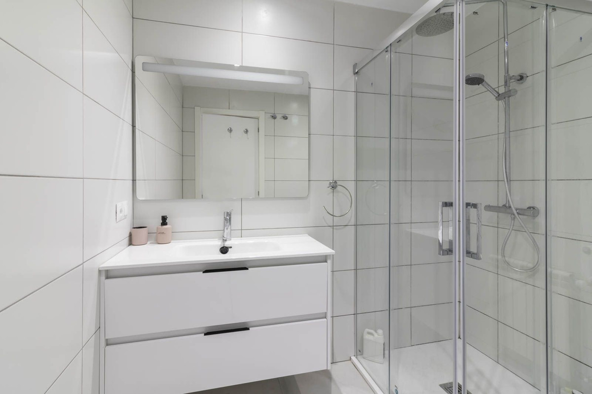 f0951fb37564f3d1cbff0bdbd526cb8f - 14