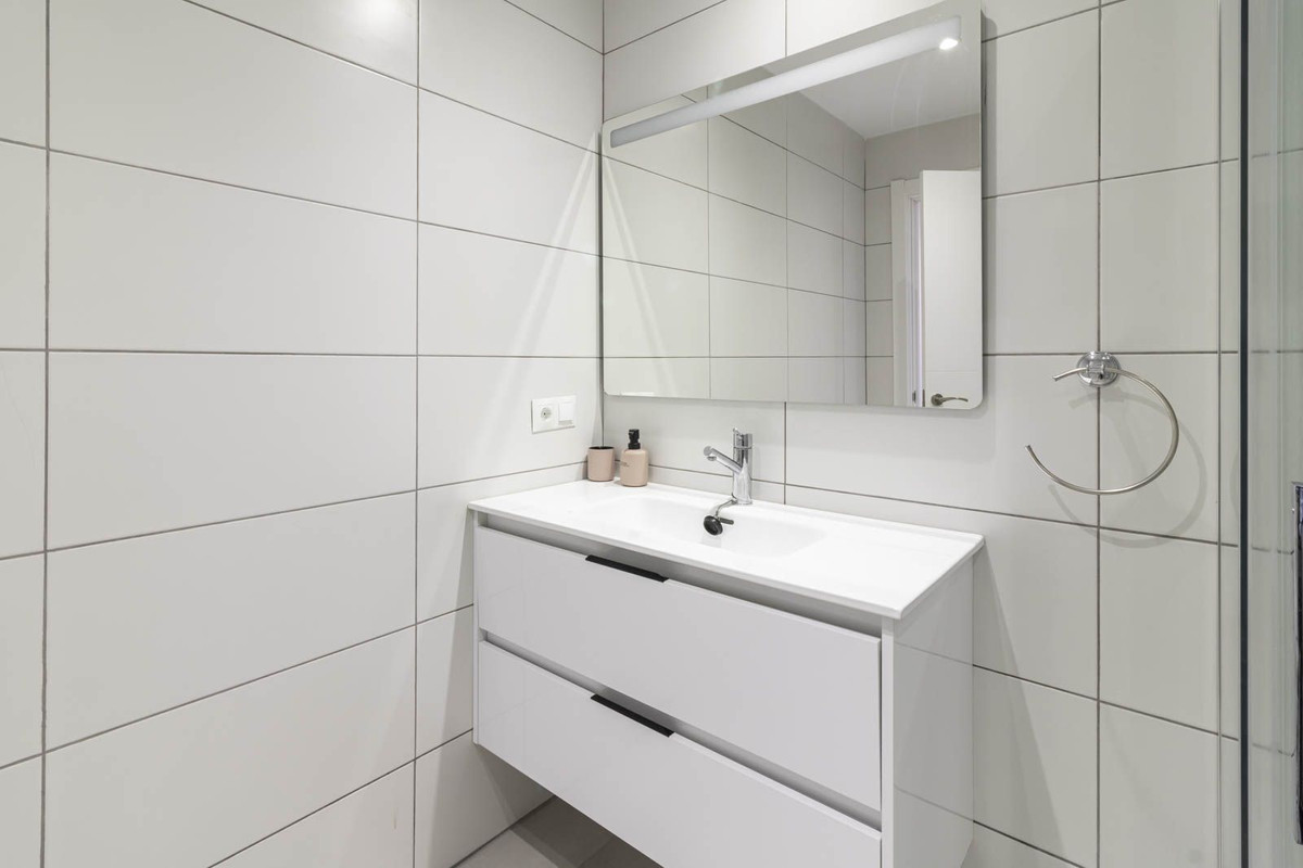 f0951fb37564f3d1cbff0bdbd526cb8f - 15