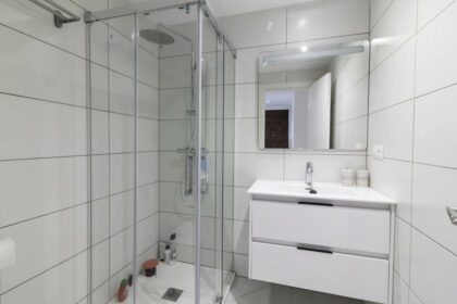 f0951fb37564f3d1cbff0bdbd526cb8f - 17