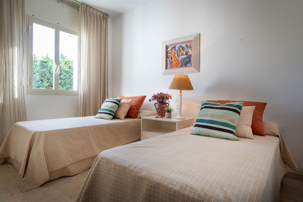 f0e08d8f46a2d7662d9f5c56ba28d9bf - 18