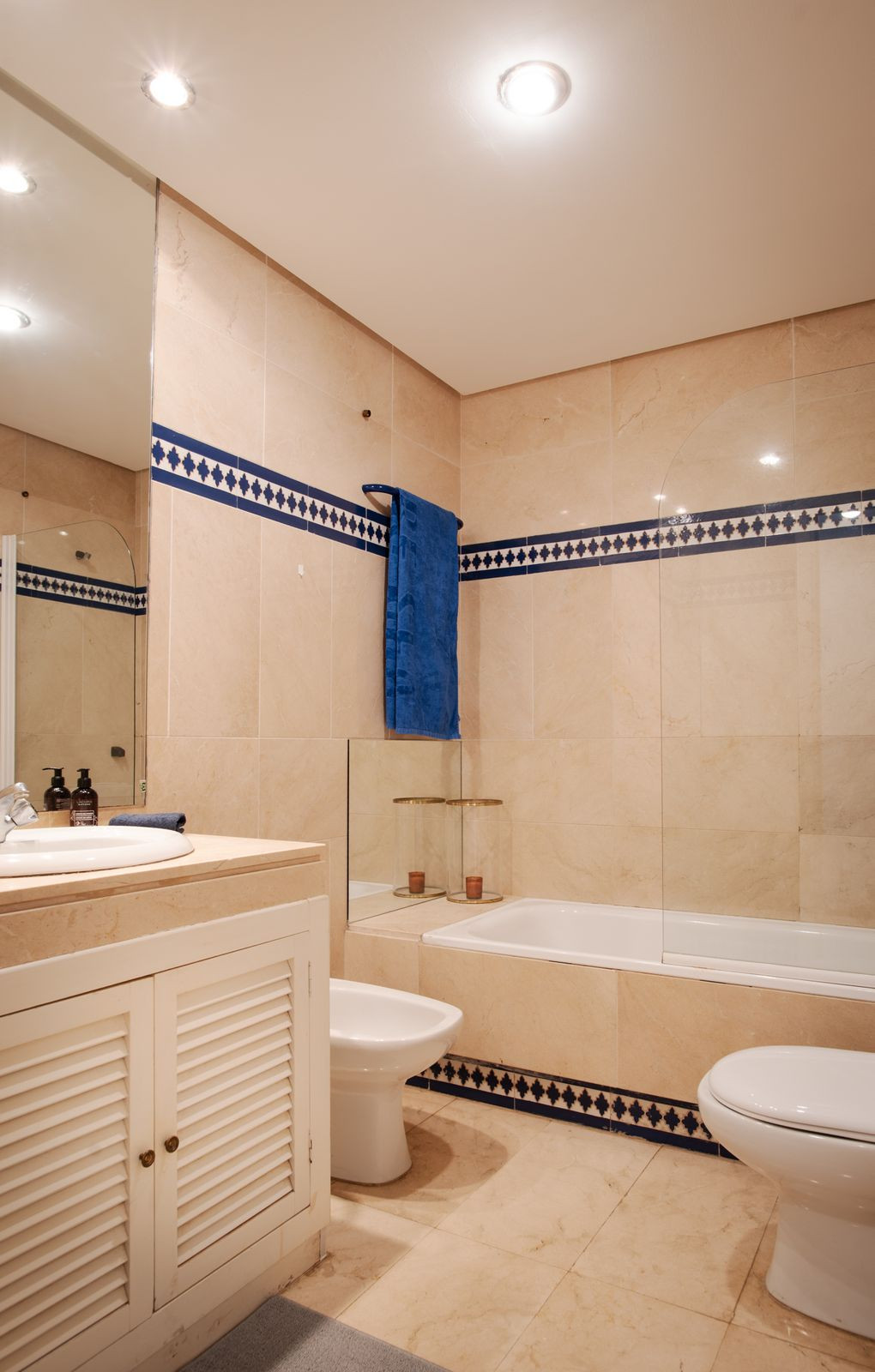 f0e08d8f46a2d7662d9f5c56ba28d9bf - 22