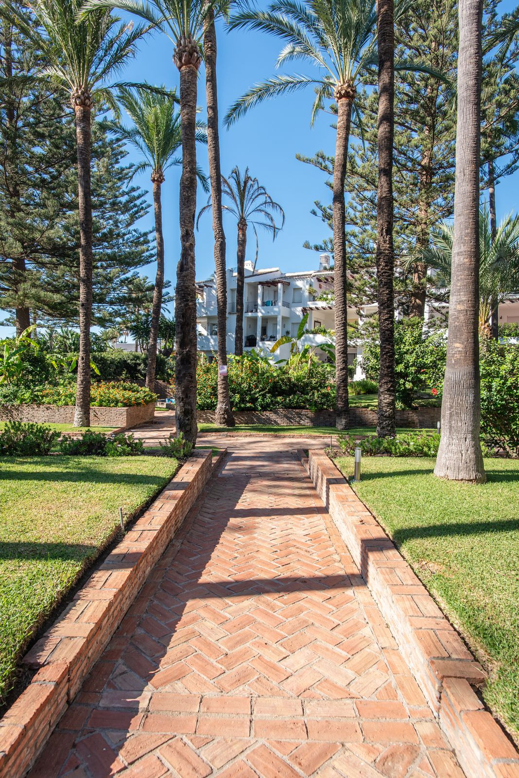 f0e08d8f46a2d7662d9f5c56ba28d9bf - 7