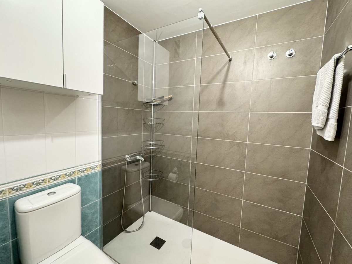 f1a6430e988243c64cbf9cd3c3a8289e - 18