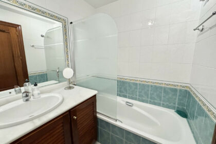 f1a6430e988243c64cbf9cd3c3a8289e - 24