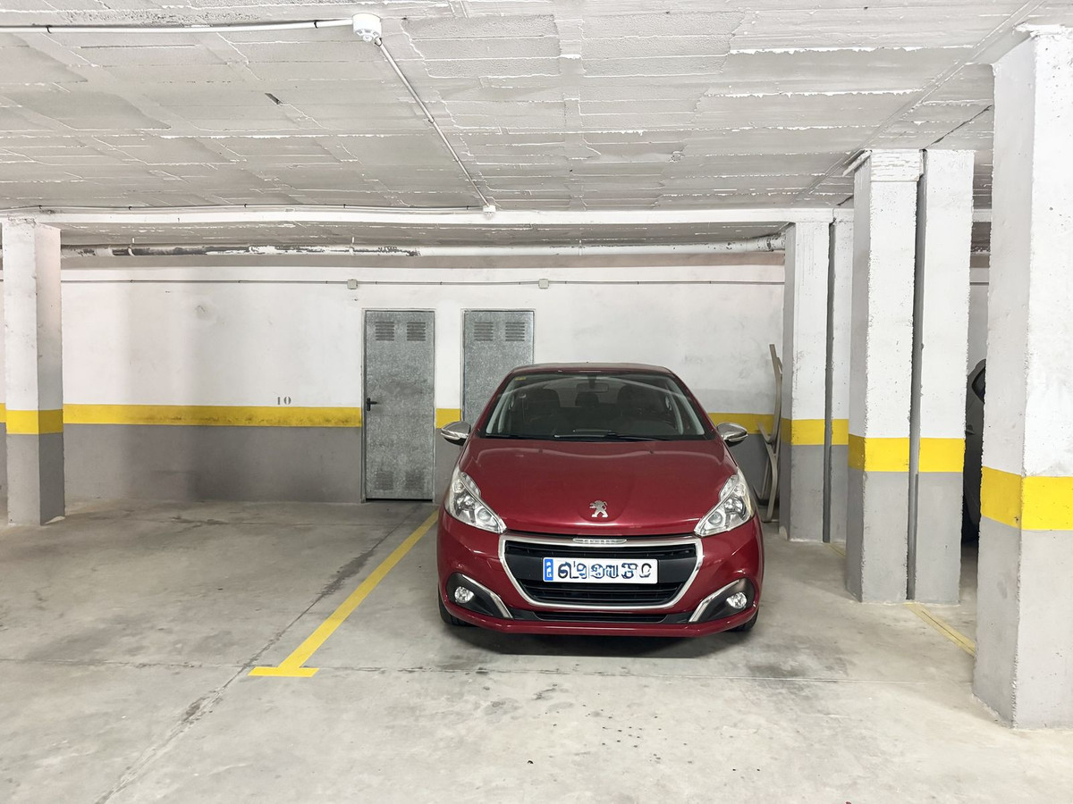 f1a6430e988243c64cbf9cd3c3a8289e - 37