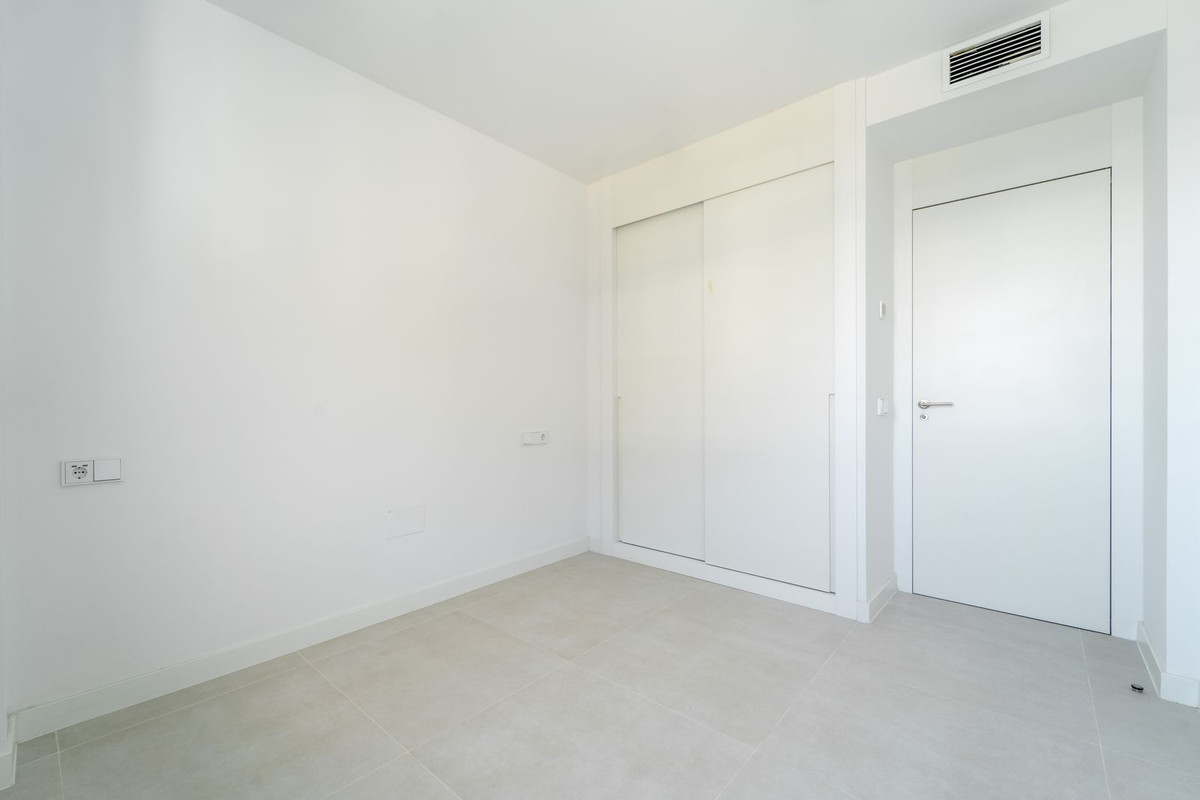 f2c2d1d65fd30e4f6f13b6e4d0b1e378 - 16