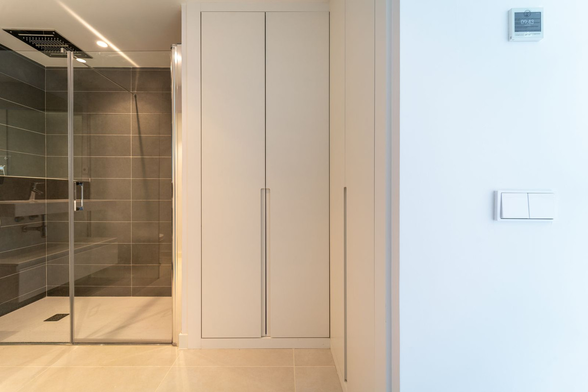 f2c2d1d65fd30e4f6f13b6e4d0b1e378 - 18