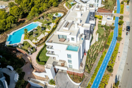 f2c2d1d65fd30e4f6f13b6e4d0b1e378 - 30