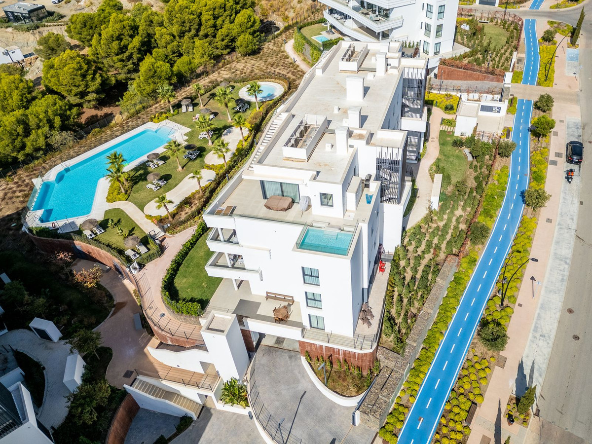 f2c2d1d65fd30e4f6f13b6e4d0b1e378 - 30