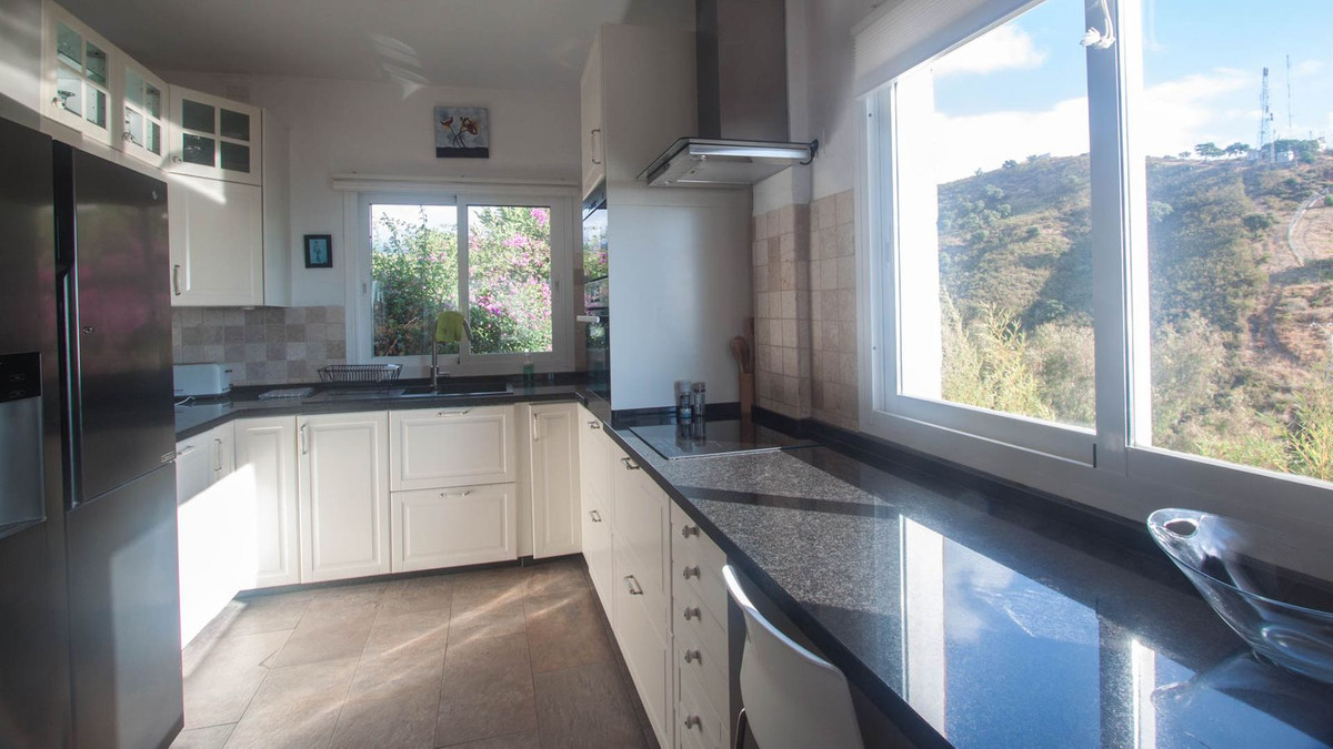 f328fff854e4678855e38c5b1b7d7039 - 12