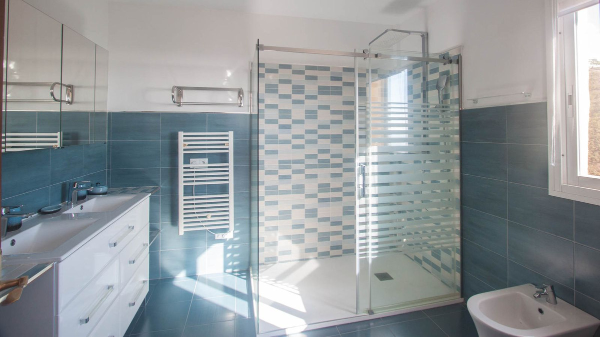 f328fff854e4678855e38c5b1b7d7039 - 24