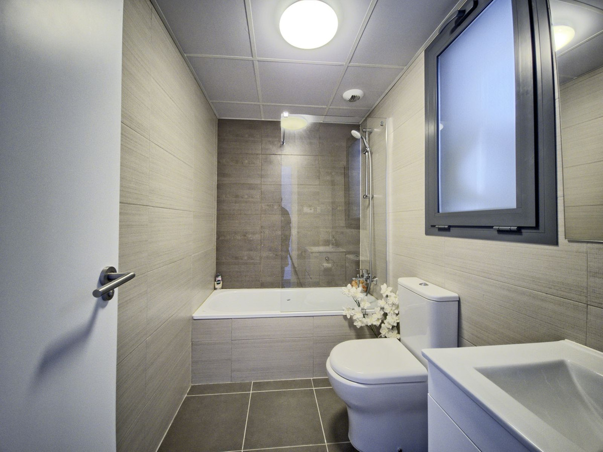 f36ace107e3a73cbcb4d0fb29803b1fa - 18