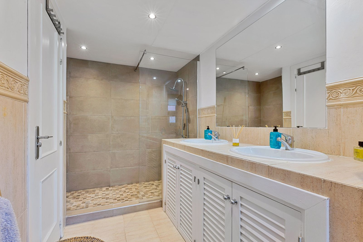 f38be2eb96eb80249743133f57ca3411 - 16