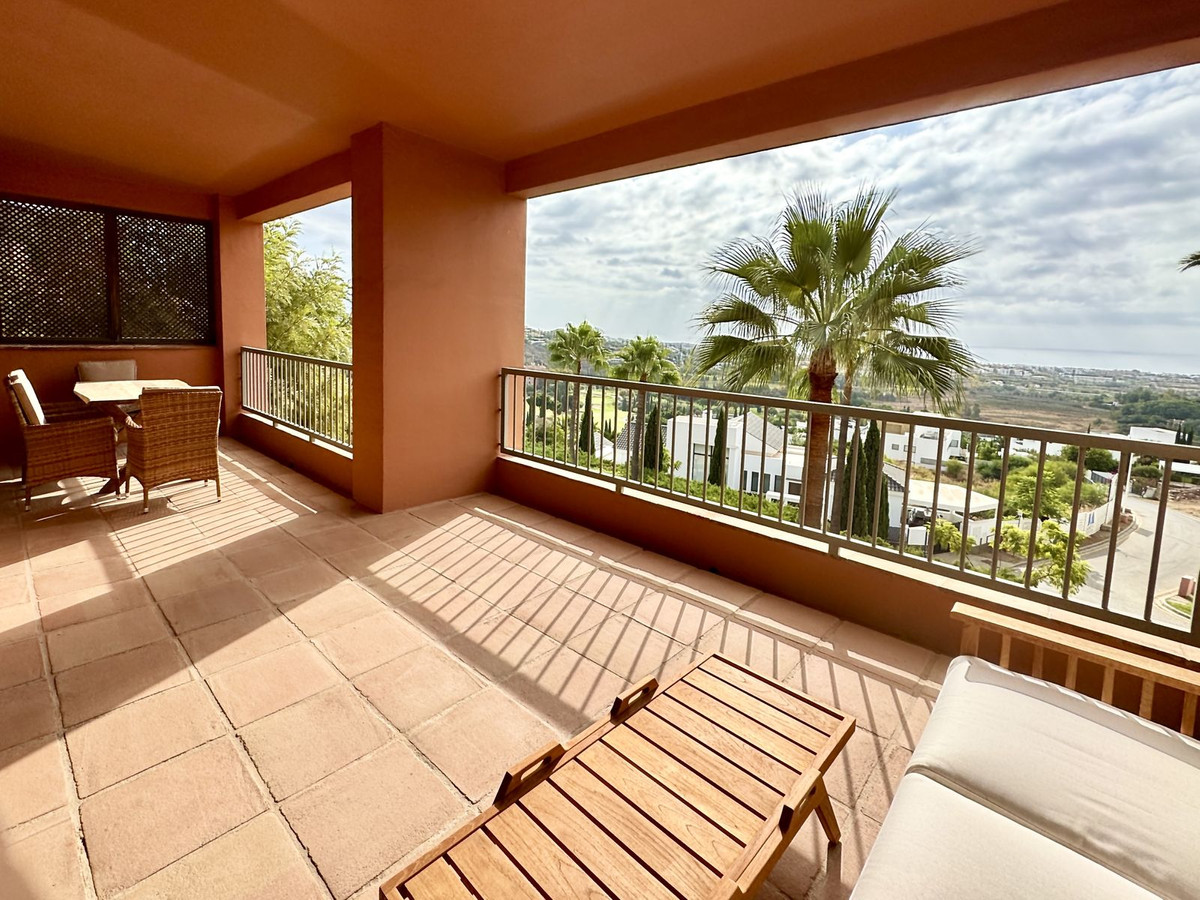 f3cf2d374e11e9477e44ba3cb3ba1381 - 1